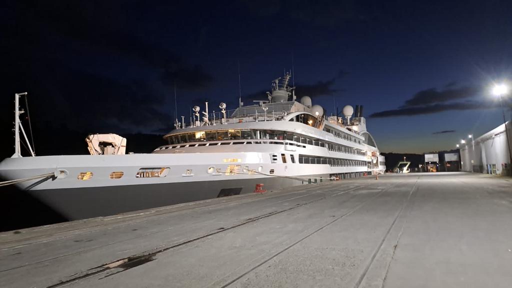 L Austral Arriba A Puerto Montt Marcando Inicio De Temporada De