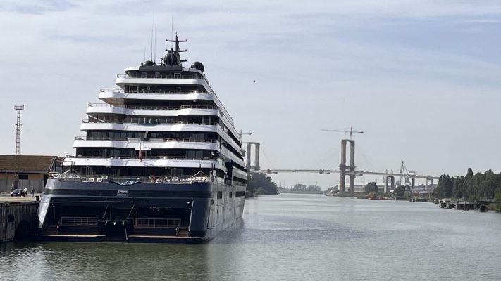 Crucero De Lujo Evrima Realiza Su Primera Escala En El Puerto De