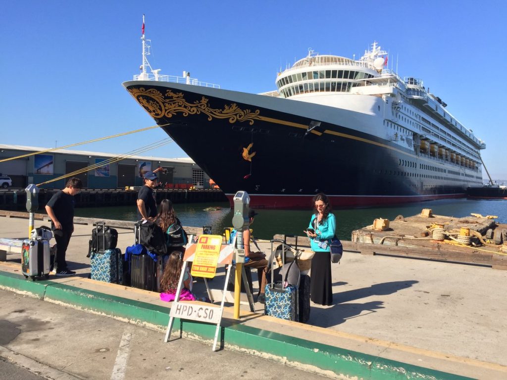 Disney Wonder retrasa desembarco en San Diego por amenaza de bomba