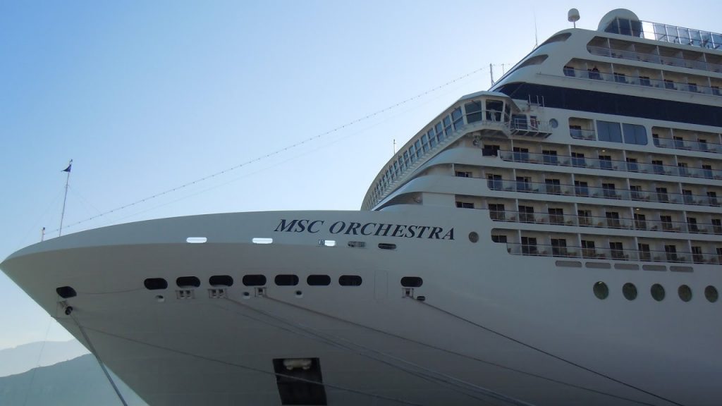 MSC Orchestra rescata a 16 argelinos en ruta a Cagliari