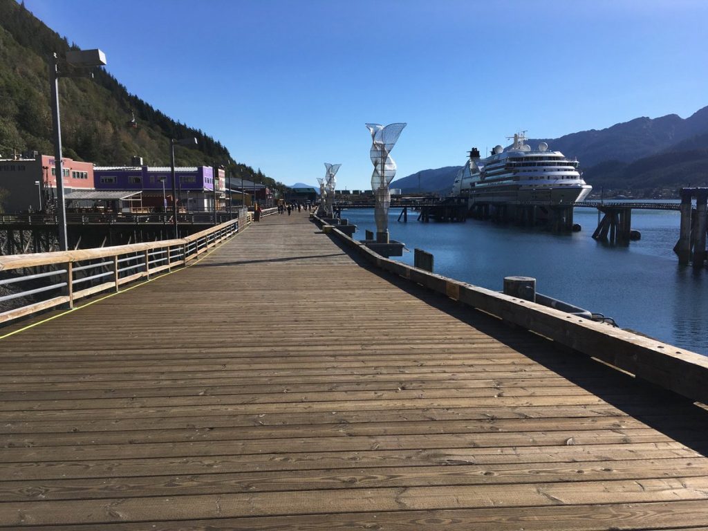 Juneau aprueba aumentar tarifas a grandes cruceros