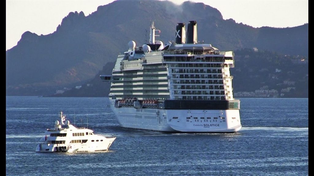 Cannes regula arribo de cruceros grandes y número de pasajeros que desembarca