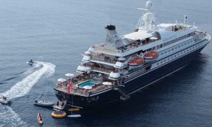 Puerto de Almería atiende por primera vez la recalada del crucero SeaDream II