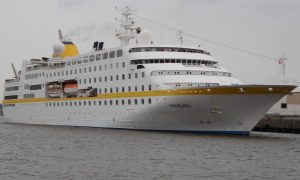 Crucero Hamburg realiza escala en Puerto de Iquique
