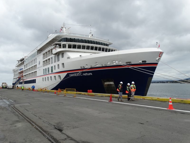 Hanseatic Nature realiza escala inaugural a Punta Arenas - https://portalcruceros.cl
