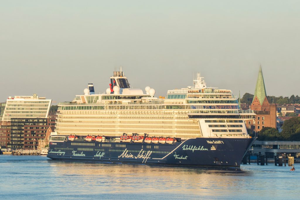 Mein Schiff 7, Oceania Marina y MS Deutschland coinciden en Kiel