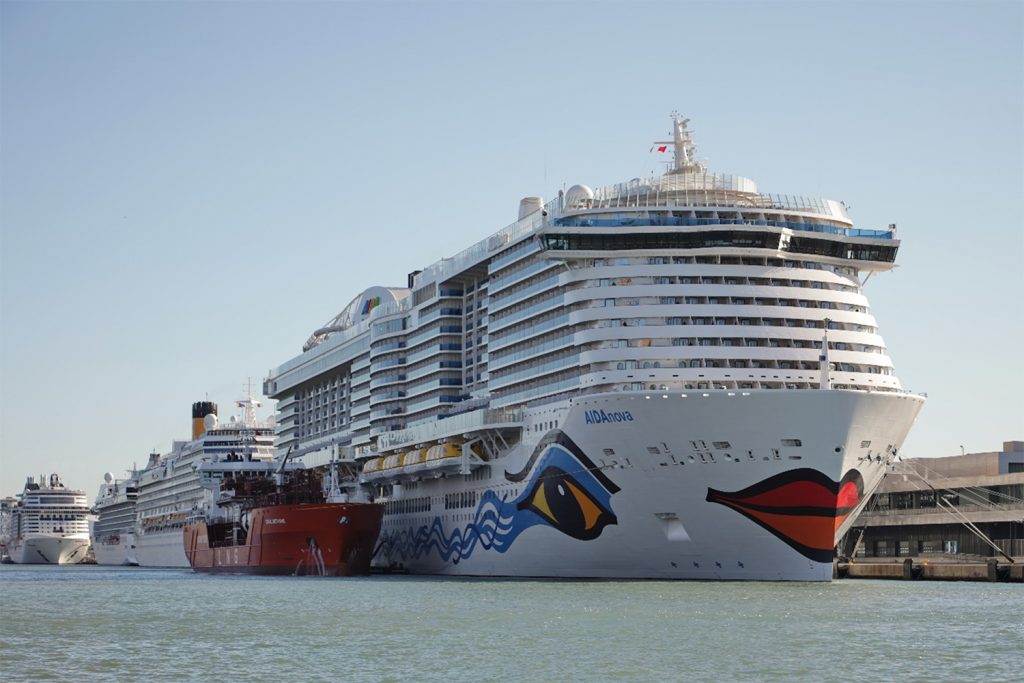 Puerto de Barcelona tendrá temporada de cruceros con naves más sostenibles