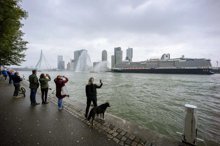 Ámsterdam planea prohibir cruceros en el centro de la ciudad