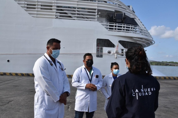 Dos buques de Silversea arriban a Ecuador con casos de Covid a bordo