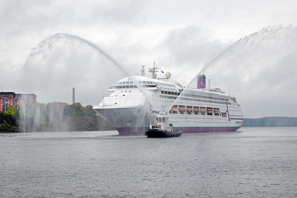 Ambassador Cruise Line amplía oferta de entretenimiento con "In Conversation With"