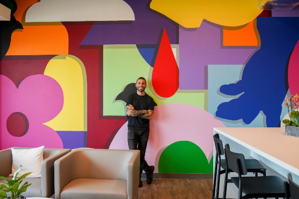 Windstar traslada oficinas a Miami e incluye mural de artista Typoe