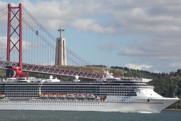 Cruceristas que visitan Lisboa gastan un promedio de USD 85 por persona
