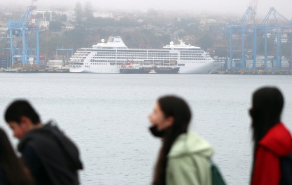 Seven Seas Mariner atraca en Puerto Valparaíso luego de suspender escala a DP World San Antonio