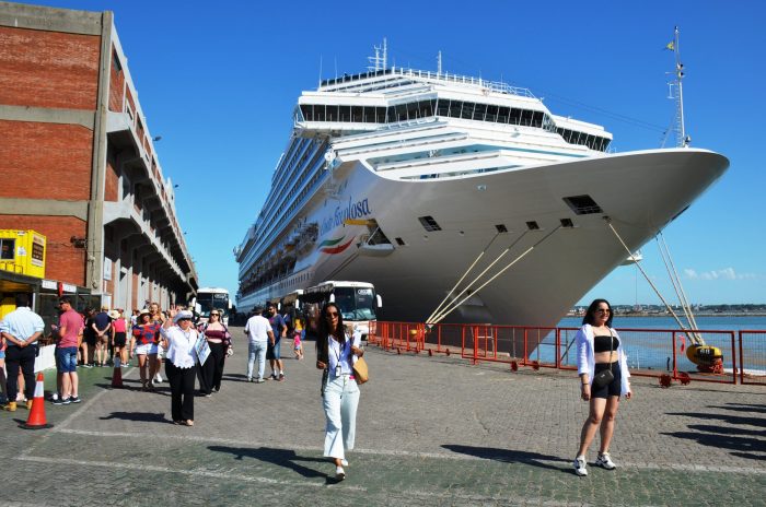 tramo Cuña Fangoso Uruguay: Crucero Costa Favolosa recala al Puerto de Montevideo con más de  mil pasajeros - PortalCruceros