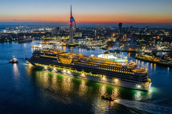 Cruceros en Portsmouth podrán conectarse a energía en tierra