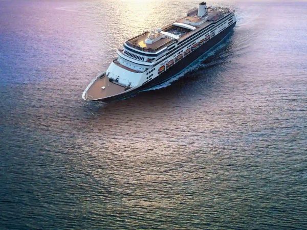 Holland America Line incluye Isla de Pascua en lista de viajes por USD 169 por día