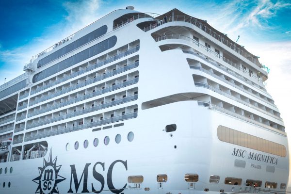 Arrestan a cuatro pasajeros por uso fraudulento de tarjetas de crédito en casino del MSC Magnifica