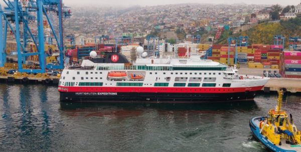 Puerto de Valparaíso recibe a crucero de Hurtigruten