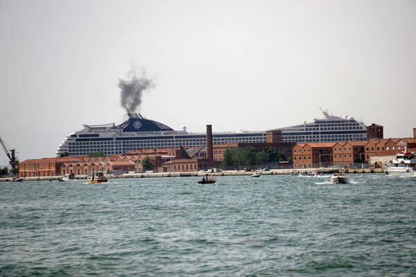Venecia y compañías de cruceros renuevan compromiso de reducción de emisiones