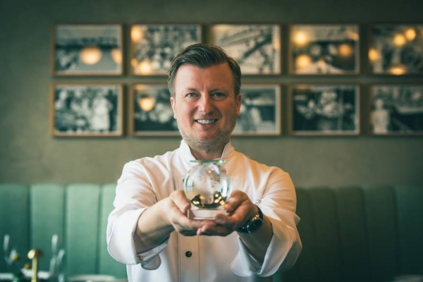 Chef Kevin Fehling recibe a The Globe a bordo del crucero Europa