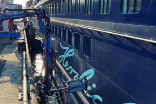 Mein Schiff 4 recibe primera carga en tierra en Terminal de Cruceros Altona