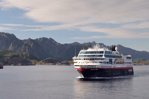 Hurtigruten ofrece 10% de descuento en todos los viajes de 2025-2026
