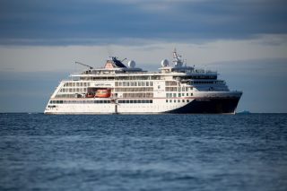 Puerto de Valparaíso recibe nave de Hapag-Lloyd Cruises