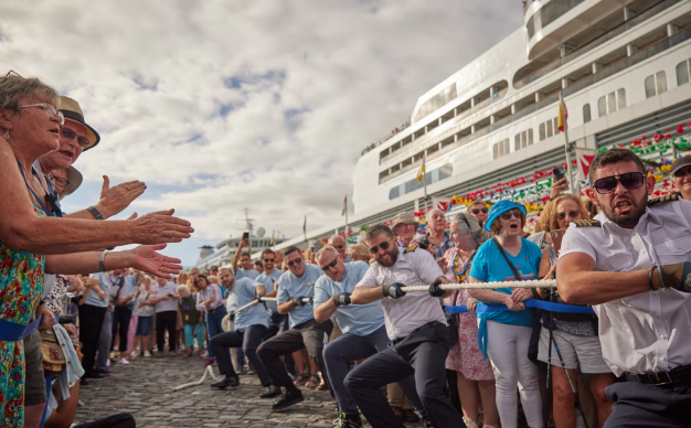 Fred.  Olsen Cruise Lines junta-se às festividades da Madeira