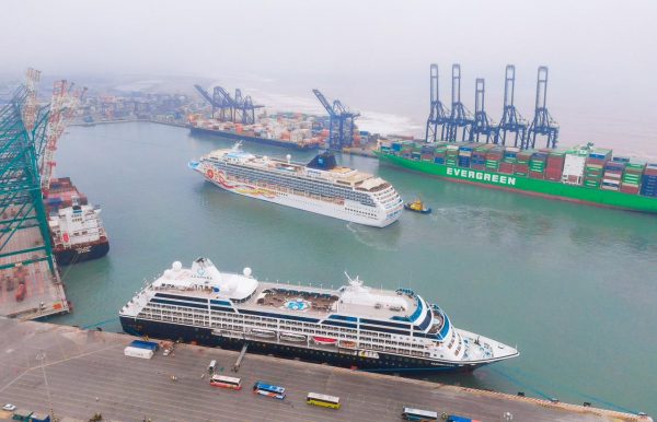 Detectan alza en entrada de turistas extranjeros a Chile