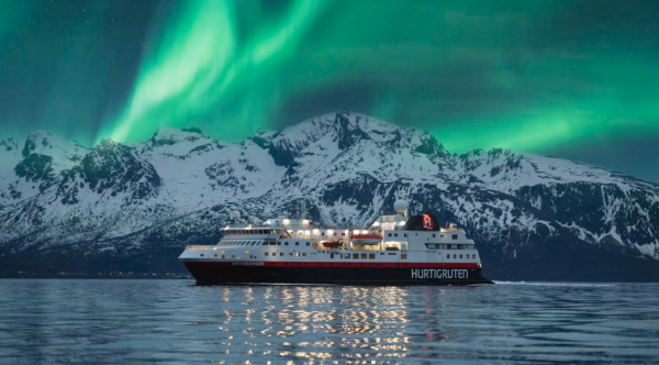 Hurtigruten amplía su promesa de auroras boreales