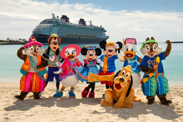 Mickey & sus amigos estrenan ropa de playa en Castaway Cay