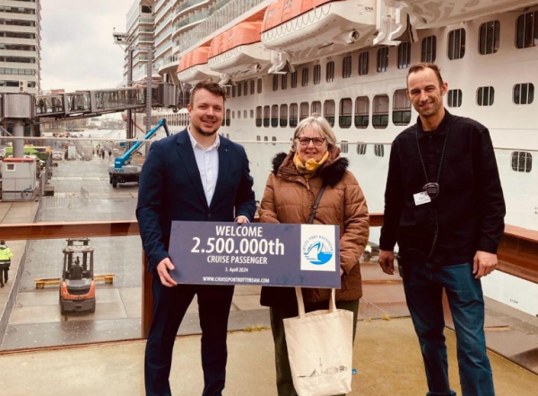 Celebran a crucerista número 2,5 millones en Rotterdam