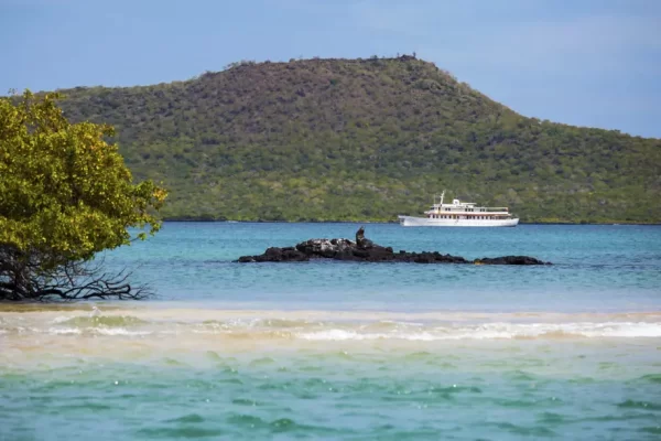 BID Invest y Quasar Expeditions impulsan el turismo sostenible en las islas Galápagos