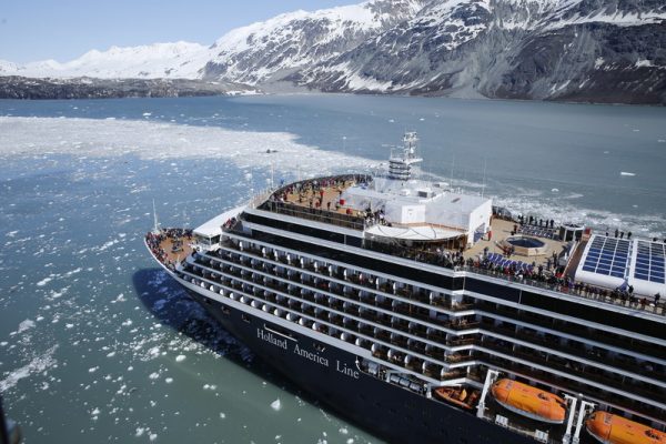 Holland America Line estrenará el nuevo Glacier Day en cada crucero por Alaska en 2024