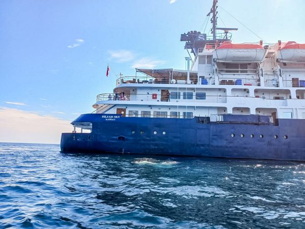 89 turistas llegan a bordo del crucero Island Sky a Parque Nacional Gorgona de Colombia