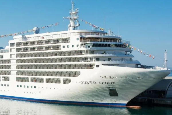 Silver Spirit inaugura temporada en Puerto de Volos