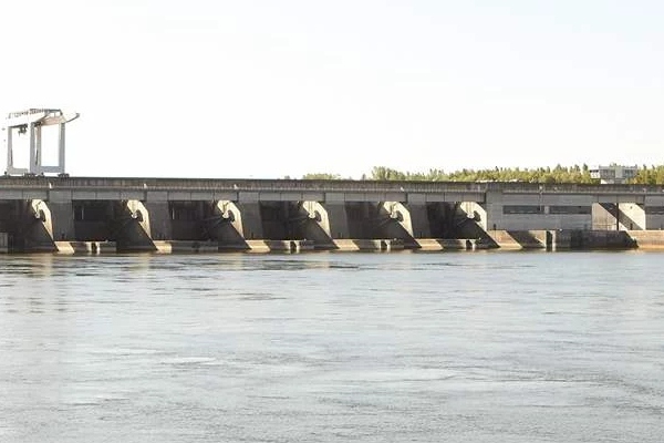 Buque de Plantours choca contra exclusa en río Danubio
