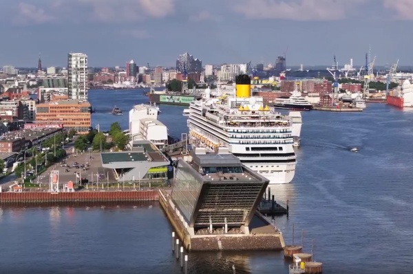 Costa Favolosa hace primer atraque en Puerto de Hamburgo