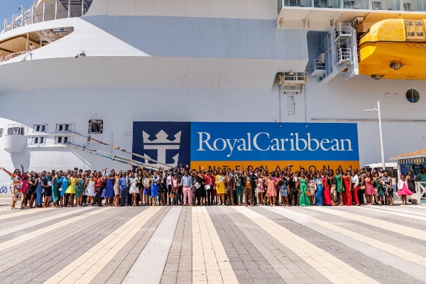 Symphony of the Seas recibe a triunfadores de Junior Achievement New Providence