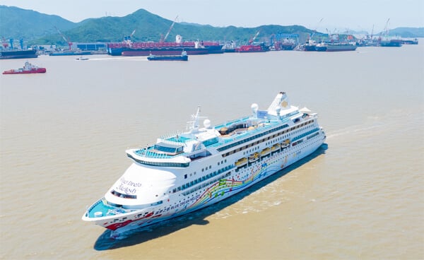 Compañías de Grecia y China programan viajes para dos cruceros retirados por Carnival Corporation