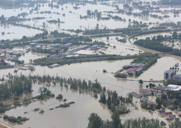 Crucero varado en río Danubio tuvo que evacuar a 140 pasajeros por inundaciones en Alemania