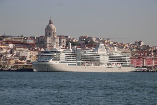 Puerto de Lisboa acoge bautizo del crucero Silver Ray