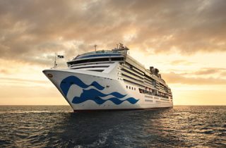 Rapa Nui abre temporada de cruceros 2024-2025 en Chile con recalada del Coral Princess