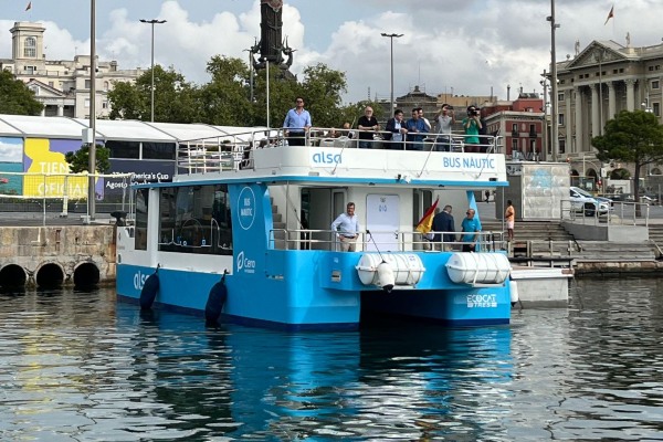 Barcelona: parte servicio Bus Nàutic 100% eléctrico y que funciona con energía solar