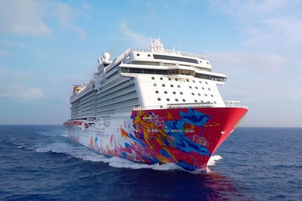 Dream Cruises presenta El Sueño de los Pitufos en Alta Mar