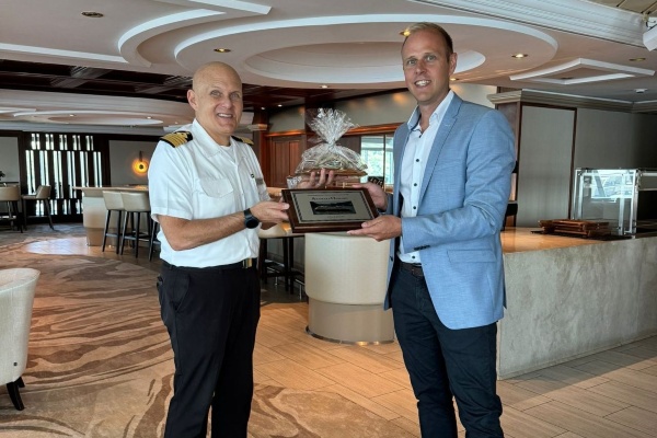 Nuevo buque de Azamara realiza escala inaugural en Puerto de Hamburgo