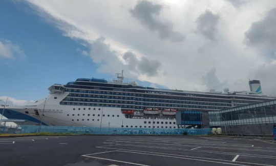 Tripulantes resultan heridos debido a incendio decretado a bordo del crucero Adora Mediterranea