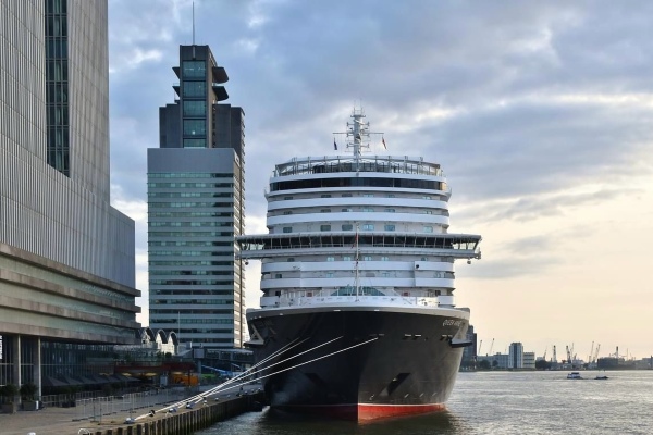 Queen Anne hace primera visita a Cruise Port Rotterdam