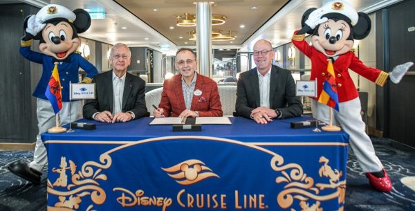 Disney Cruise Line recibe su nuevo crucero Disney Treasure