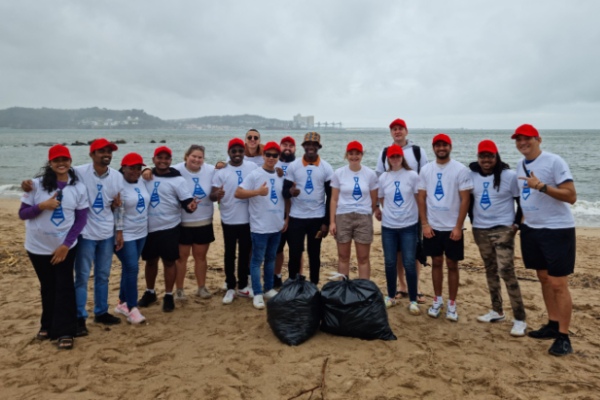 Empleados de P&O Cruises y Cunard completan décima limpieza de playas de 2024